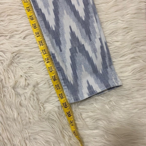 AG ~ Women’s The Stilt Cigarette Leg Denim Jeans IKAT pattern (Chevron) Size 28R - Picture 7 of 13